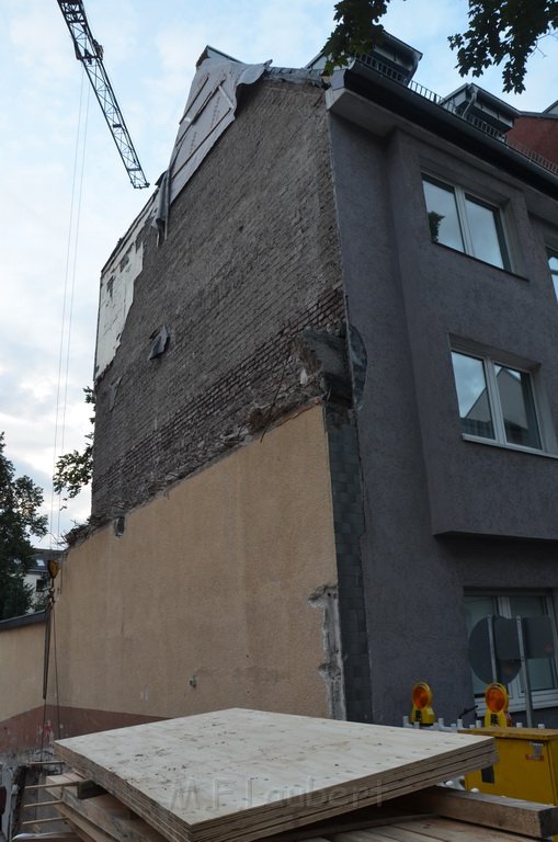 Haus droht einzustuerzen Koeln Suelz Nikolausstr P21.JPG - Miklos Laubert